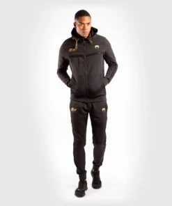 Venum Petrosyan 2.0 Joggers - Black/Gold 21 Venum Petrosyan 2.0 Joggers - Black/Gold -Venum Shop 0 252F6 252Fe 252F0 252F06e045ba4948663b08a66bbae5dc08c4b6b411c6 JOGGING PETROSYAN 2.0 BLACK GOLD 11