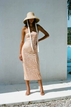 Mikai Midi Dress 19 Mikai Midi Dress -Venum Shop 223cff96 ac68 4d06 b2d1 8f9e01925fb3