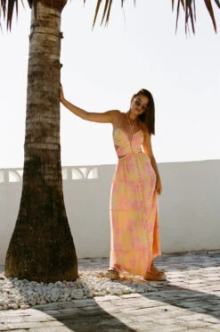 Baila Maxi Dress - Painted Flower 18 Baila Maxi Dress - Painted Flower -Venum Shop 4310eac7 ef8d 422b 9ba3 1011990c1988