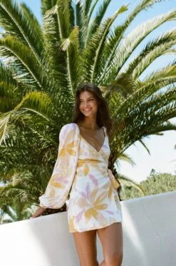Kona Wrap Dress - Paradise Floral 16 Kona Wrap Dress - Paradise Floral -Venum Shop 81adcac0 628d 4982 8fcf 8c1987b0fb74