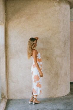 Avani Midi Dress -Venum Shop 9dfb7966 02c9 451f b26c 7cbb6635d201