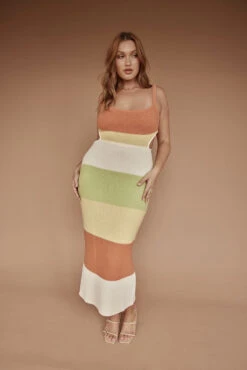 London Knit Dress - Earth 17 London Knit Dress - Earth -Venum Shop a58a8dca 38d8 4dbd 9b39 d81f64c624da