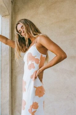 Avani Midi Dress -Venum Shop c63f07d4 38e1 4f72 880a 7d95acecfb88