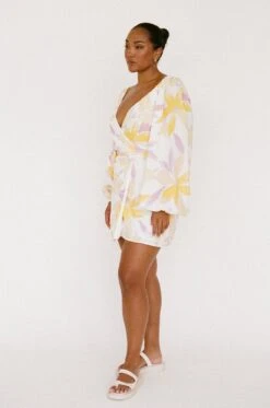 Kona Wrap Dress - Paradise Floral 22 Kona Wrap Dress - Paradise Floral -Venum Shop dce7463f becf 4397 a04f c0d0a90027e1